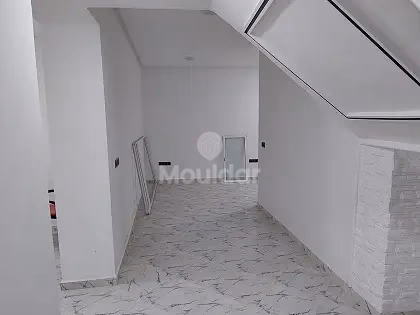 مكتب للإيجار في الطابق الأول