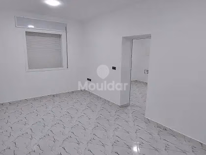 مكتب للإيجار في الطابق الأول