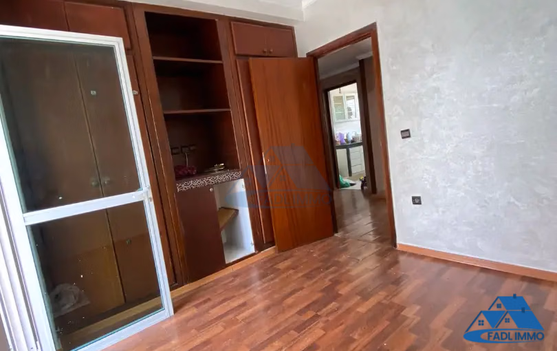 Appartement à vendre avec balcon au premier étage Appartement à vendre avec balcon au premier étage