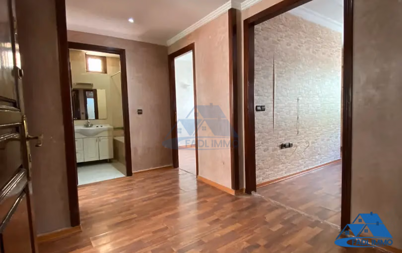 Appartement à vendre avec balcon au premier étage Appartement à vendre avec balcon au premier étage