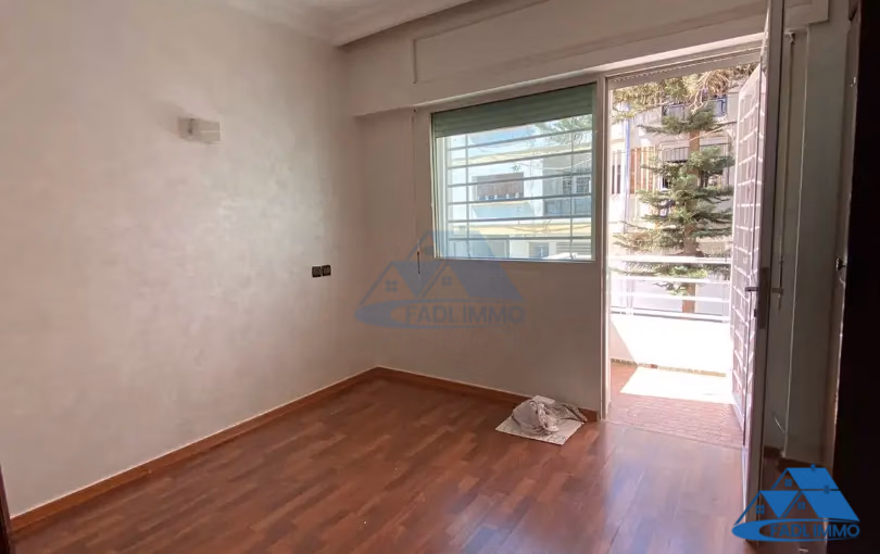 Appartement à vendre avec balcon au premier étage Appartement à vendre avec balcon au premier étage