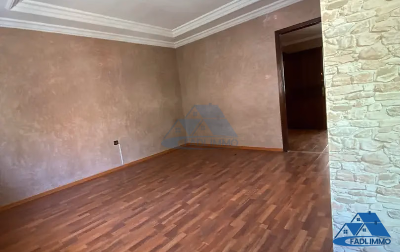 Appartement à vendre avec balcon au premier étage Appartement à vendre avec balcon au premier étage