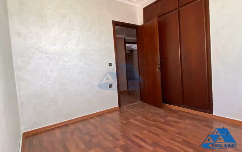 Appartement à vendre avec balcon au premier étage Appartement à vendre avec balcon au premier étage