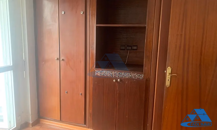 Appartement à vendre avec balcon au premier étage Appartement à vendre avec balcon au premier étage