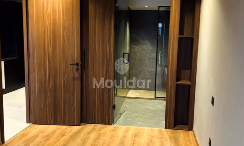 ستوديو للإيجار مع تراس في الطابق الأرضي