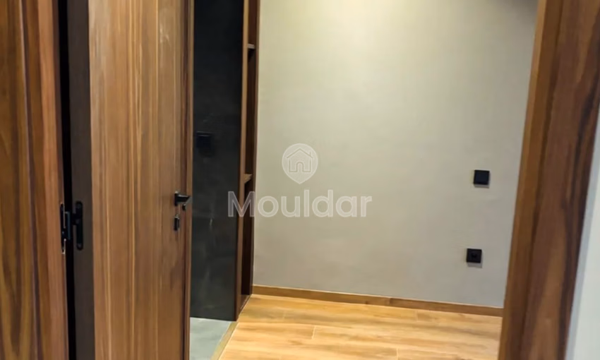 ستوديو للإيجار مع تراس في الطابق الأرضي