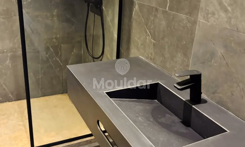 ستوديو للإيجار مع تراس في الطابق الأرضي