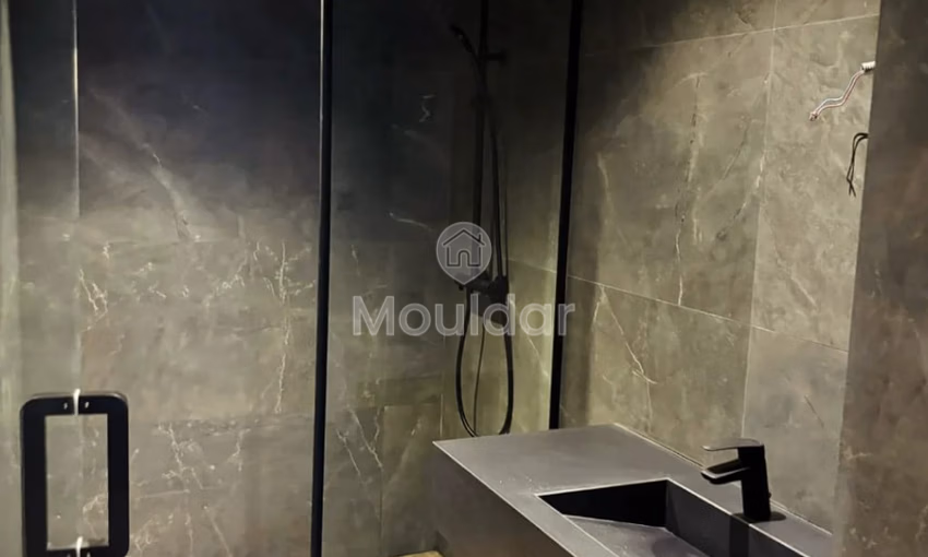 ستوديو للإيجار مع تراس في الطابق الأرضي