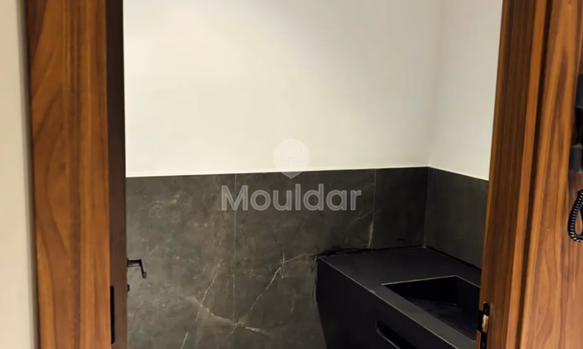 ستوديو للإيجار مع تراس في الطابق الأرضي