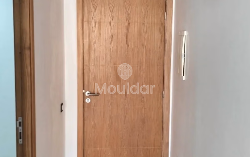 شقة للإيجار مع شرفة في الطابق الثاني