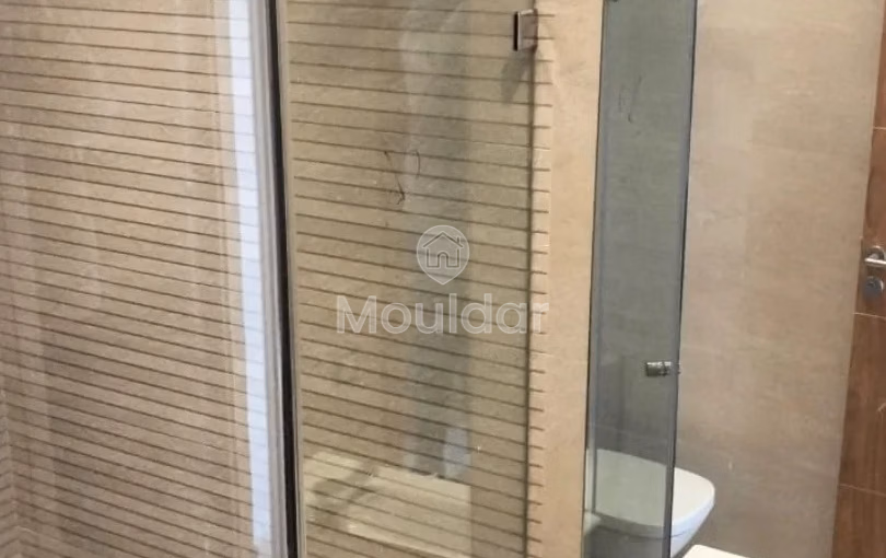 شقة للإيجار مع شرفة في الطابق الثاني