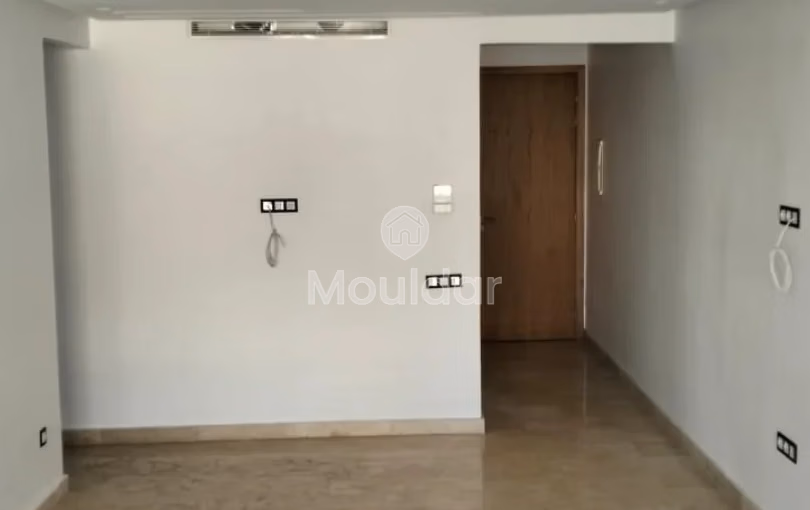 شقة للإيجار مع شرفة في الطابق الثاني