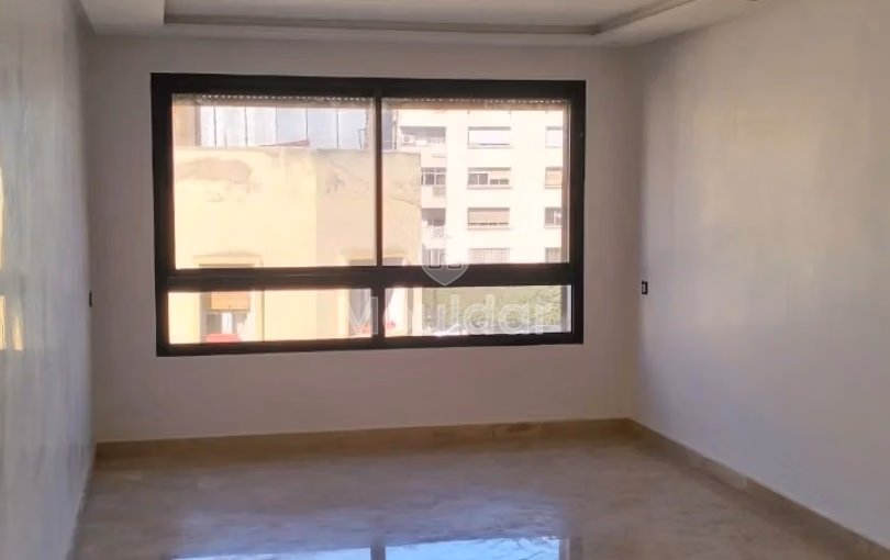 شقة للإيجار مع شرفة في الطابق الثاني