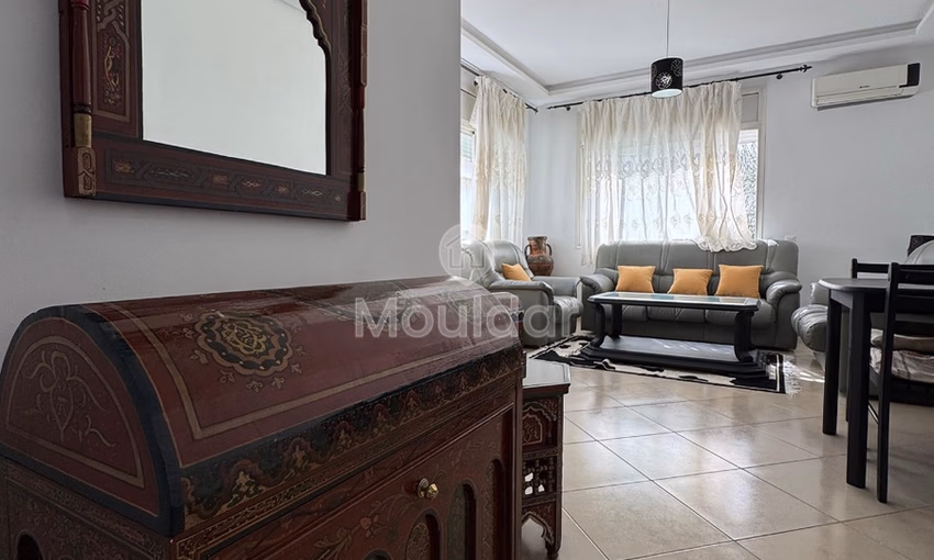 Apartamento en alquiler con balcón en el segundo piso