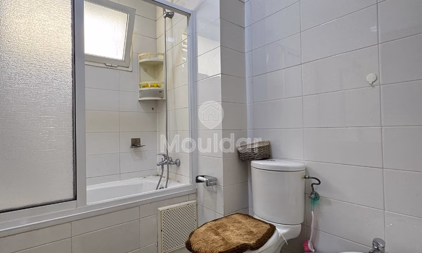 Apartamento en alquiler con balcón en el segundo piso