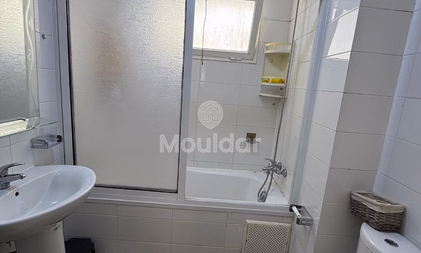 Apartamento en alquiler con balcón en el segundo piso