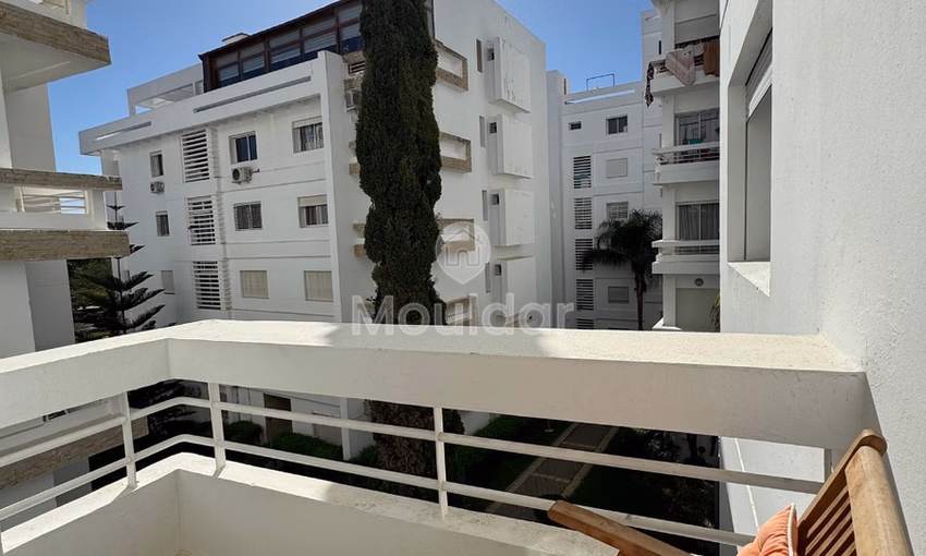 Apartamento en alquiler con balcón en el segundo piso