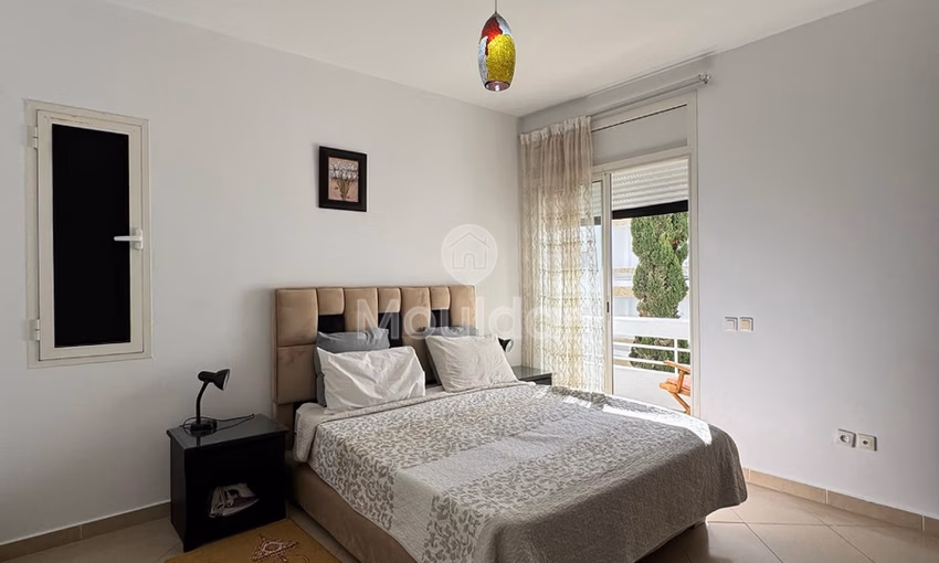 Apartamento en alquiler con balcón en el segundo piso