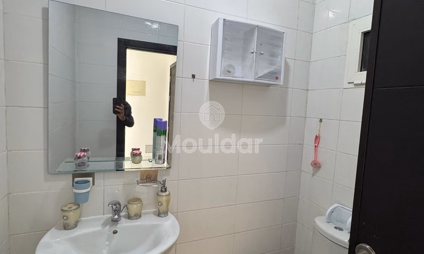 Apartamento en alquiler con balcón en el segundo piso