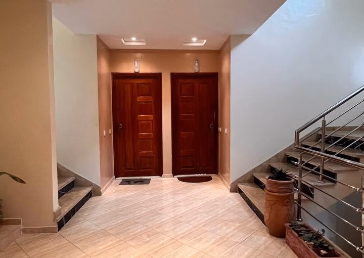 À Vendre : Appartement 3 Pièces au Quartier Moustakbal À Vendre : Appartement 3 Pièces au Quartier Moustakbal