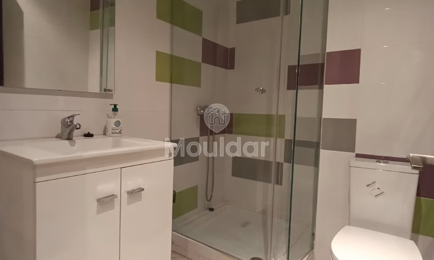 شقة للإيجار مع شرفة في الطابق الثامن