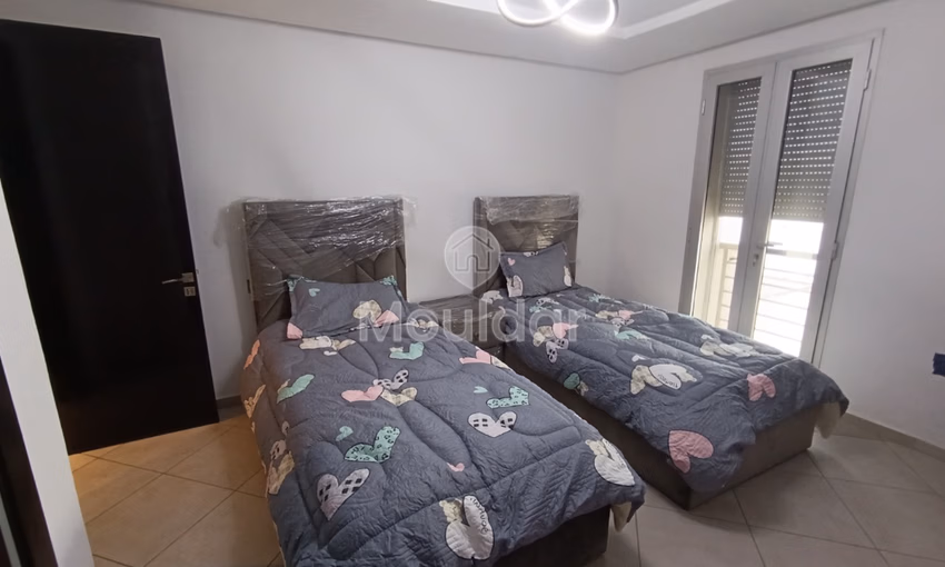 شقة للإيجار مع شرفة في الطابق الثامن