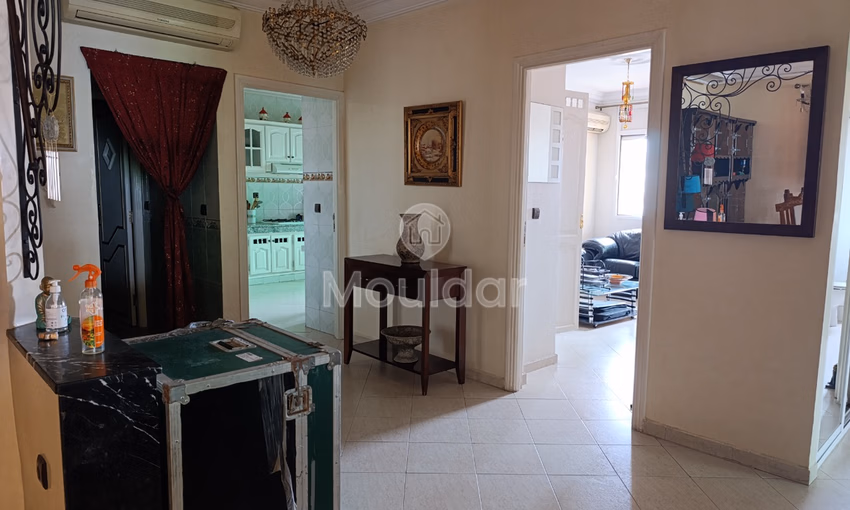 شقة للبيع مع شرفة في الطابق الثامن