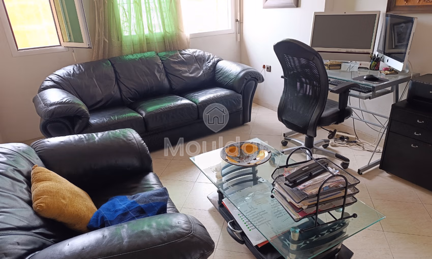 شقة للبيع مع شرفة في الطابق الثامن