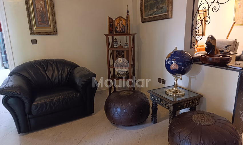 شقة للبيع مع شرفة في الطابق الثامن