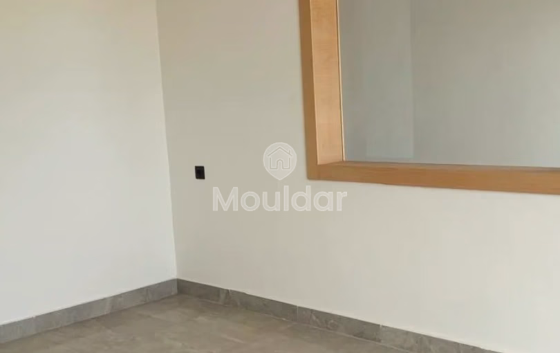 Estudio en alquiler con balcón en el tercer piso Estudio en alquiler con balcón en el tercer piso