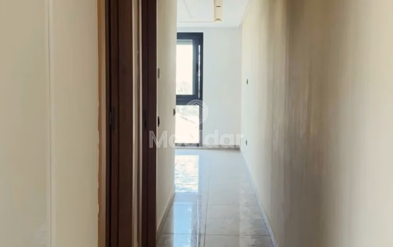 Estudio en alquiler con balcón en el tercer piso Estudio en alquiler con balcón en el tercer piso