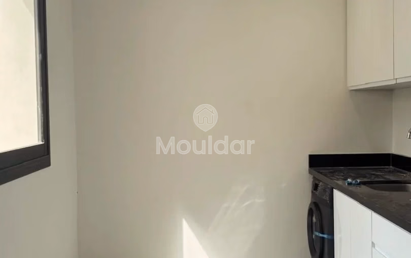 Estudio en alquiler con balcón en el tercer piso Estudio en alquiler con balcón en el tercer piso