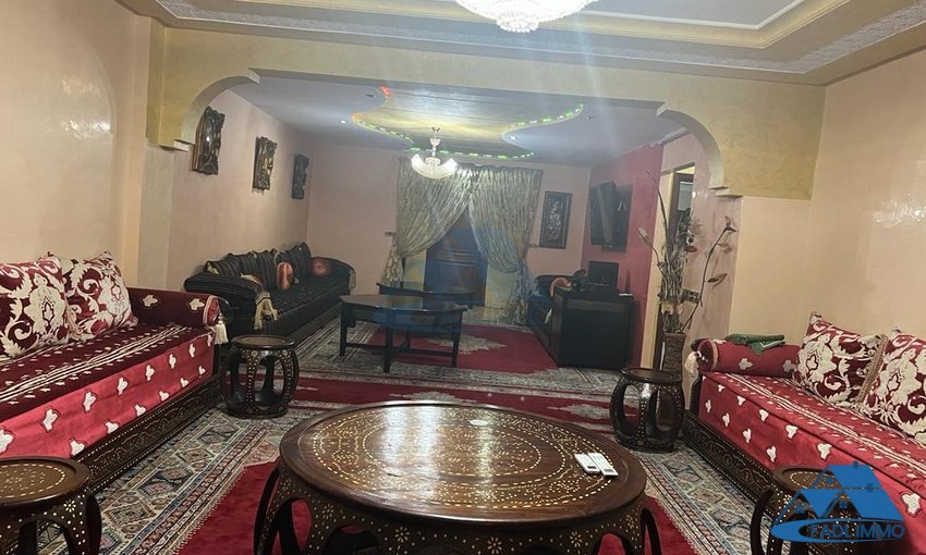 شقة للإيجار مع شرفة في الطابق الثاني