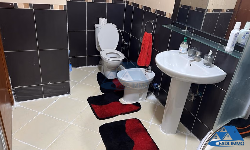 شقة للإيجار مع شرفة في الطابق الثاني شقة للإيجار مع شرفة في الطابق الثاني