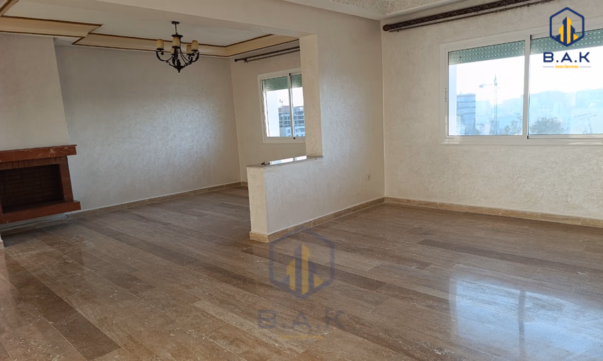 شقة للإيجار مع تراس في الطابق السابع