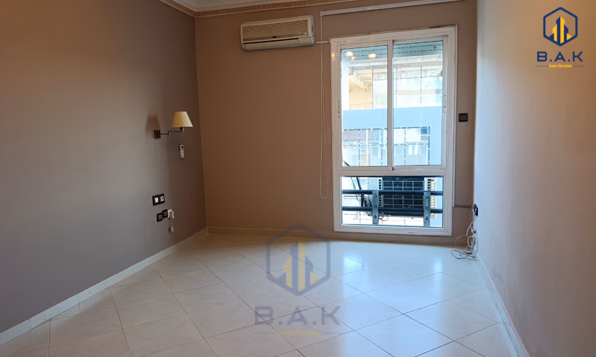 شقة للإيجار مع تراس في الطابق السابع