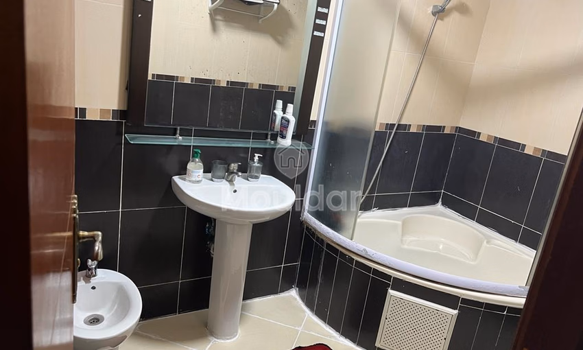 Appartement à louer avec balcon au deuxième étage Appartement à louer avec balcon au deuxième étage