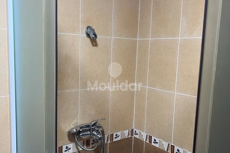 Appartement à louer avec balcon au deuxième étage Appartement à louer avec balcon au deuxième étage