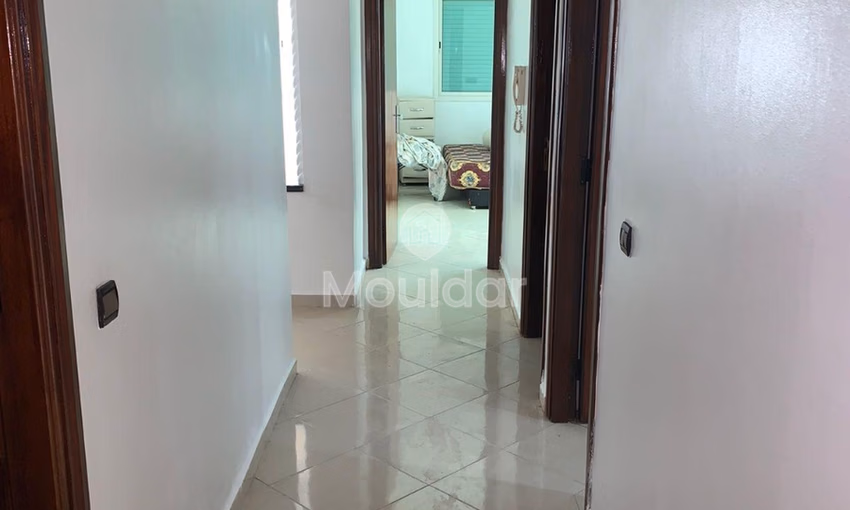 شقة للإيجار مع شرفة في الطابق الأول