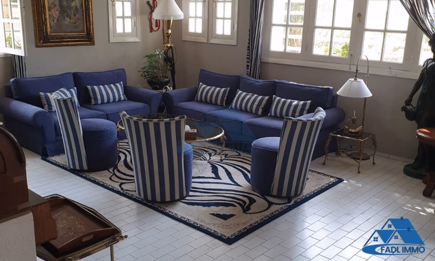 Villa à louer avec terrasse et trois étages Villa à louer avec terrasse et trois étages