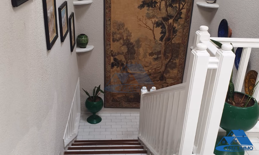 Villa à louer avec terrasse et trois étages Villa à louer avec terrasse et trois étages