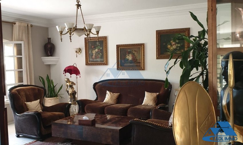 Villa à louer avec terrasse et trois étages