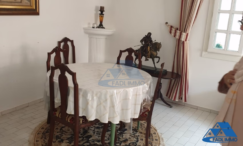 Villa à louer avec terrasse et trois étages Villa à louer avec terrasse et trois étages