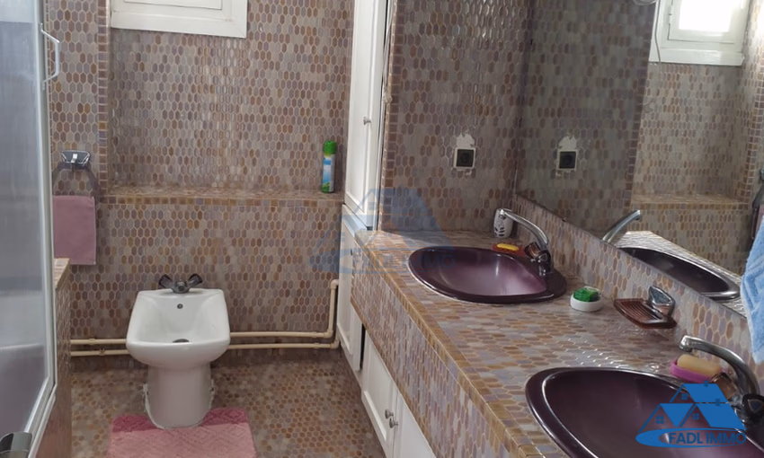 Villa à louer avec terrasse et trois étages Villa à louer avec terrasse et trois étages