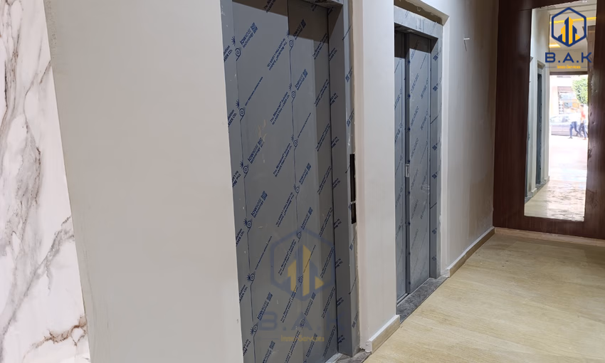 مكتب جديد للإيجار مع موقف سيارات