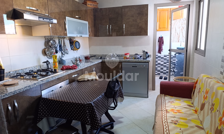 شقة للبيع مع موقف سيارات في الطابق الثاني