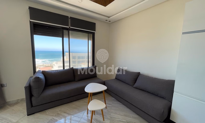 شقة جديدة للبيع مع شرفة في الطابق الثالث