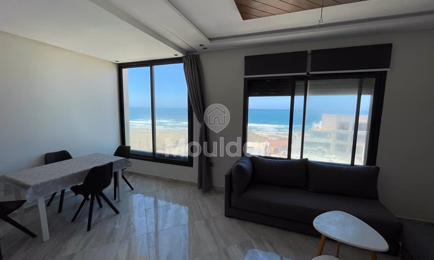 شقة جديدة للبيع مع شرفة في الطابق الثالث