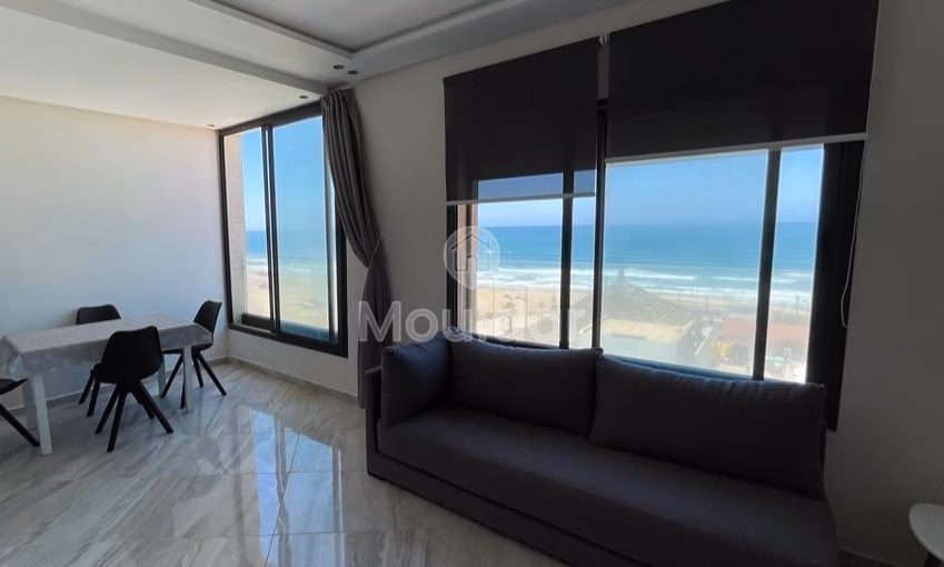 شقة جديدة للبيع مع شرفة في الطابق الثالث