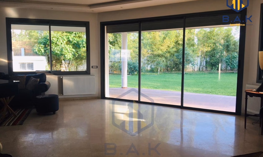 Villa for sale with terrace